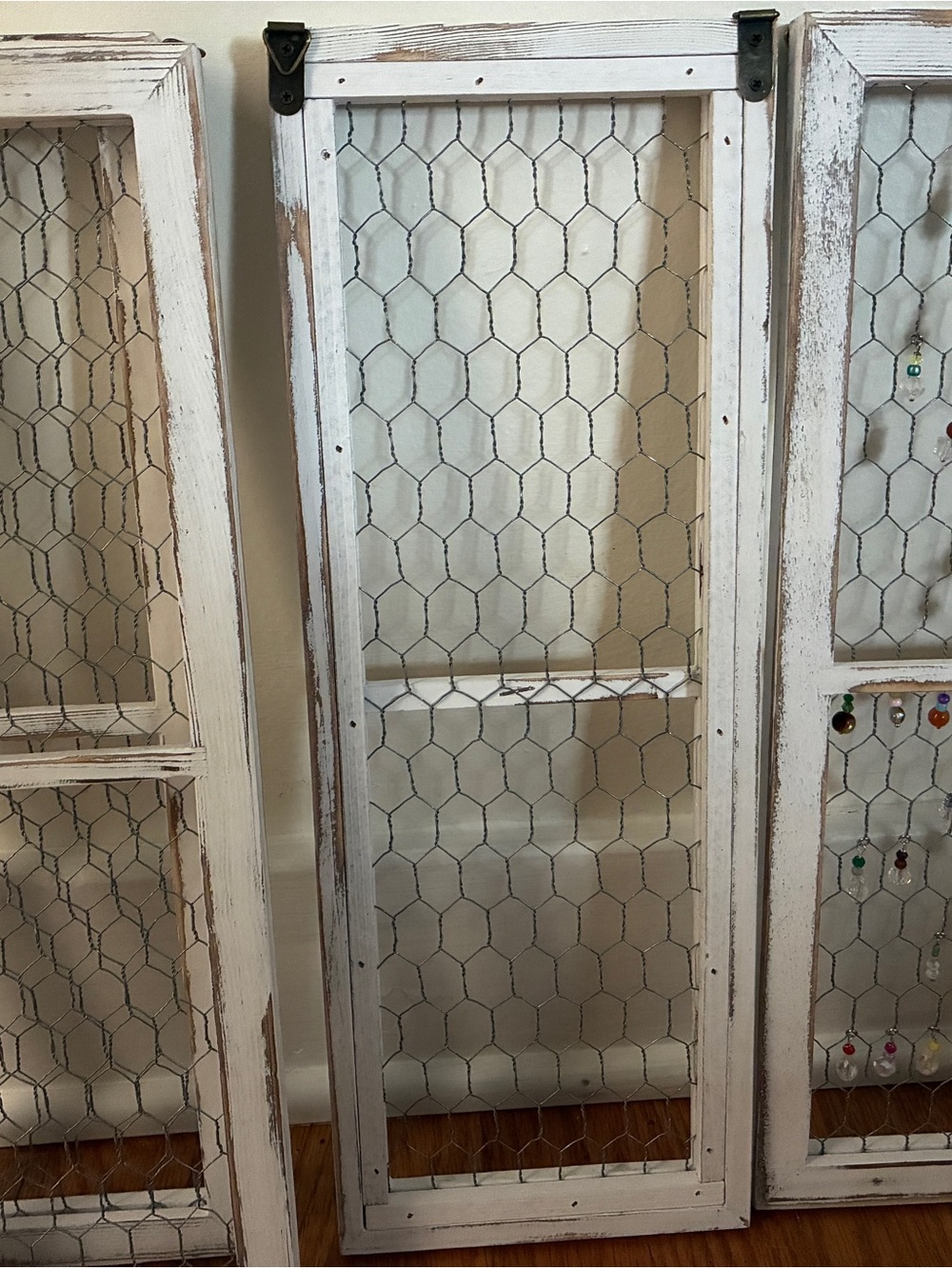 Distressed White Chicken Wire Wall Panel - Brand Unspecified